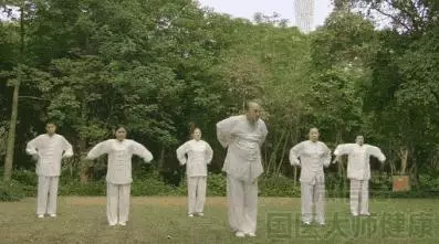 老教授親自教:學會這8個動作,身上「老毛病」都不藥而癒了!