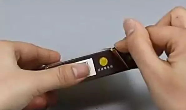 香菸盒裡有個小機關,動一動,解決很多人的難題,菸草廠員工不會告訴你