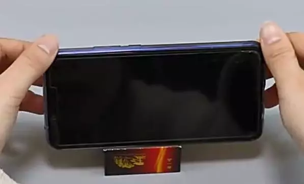 香菸盒裡有個小機關,動一動,解決很多人的難題,菸草廠員工不會告訴你