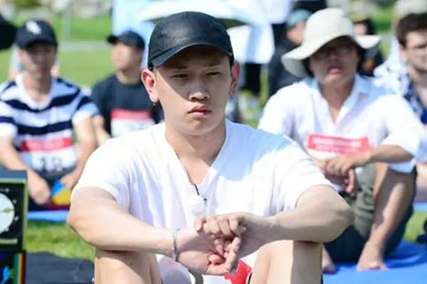 「輕拍嘴唇」居然能讓人超放鬆...這「8個」心理學家力推的「紓壓妙招」,你一定要學會!