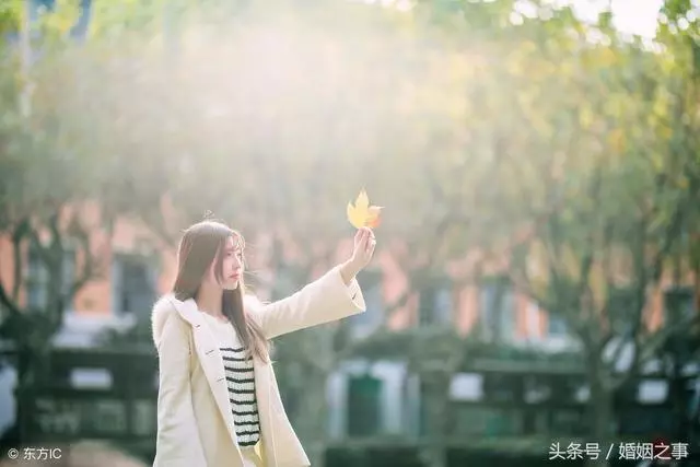 和前夫相約去辦離婚,出門看了前夫拿給我的7字簡訊,我泣不成聲