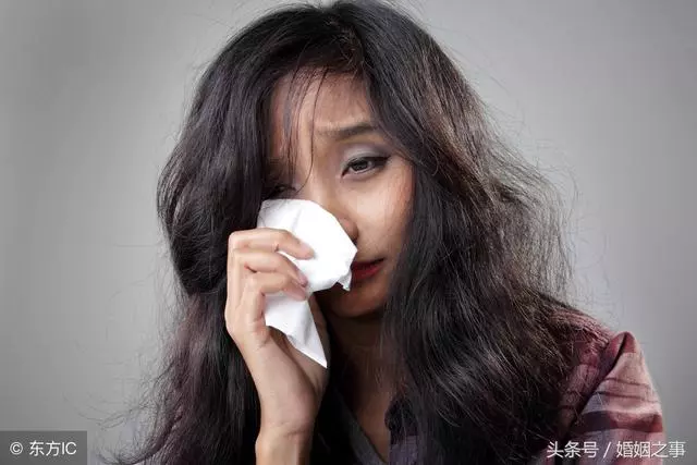 和前夫相約去辦離婚,出門看了前夫拿給我的7字簡訊,我泣不成聲