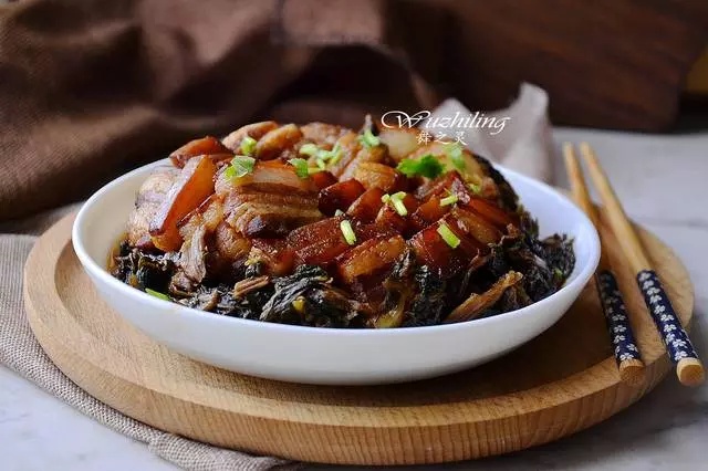 五花肉最好吃的做法,蒸一蒸,湯汁都要舔光了,過年宴客必備菜