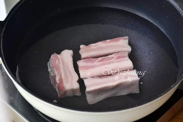 五花肉最好吃的做法,蒸一蒸,湯汁都要舔光了,過年宴客必備菜