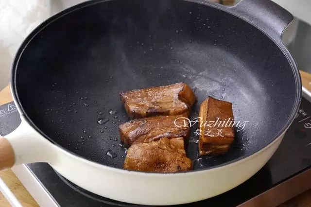 五花肉最好吃的做法,蒸一蒸,湯汁都要舔光了,過年宴客必備菜