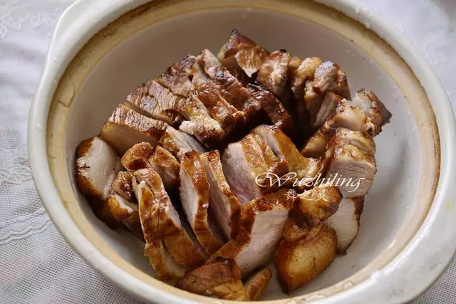 五花肉最好吃的做法,蒸一蒸,湯汁都要舔光了,過年宴客必備菜