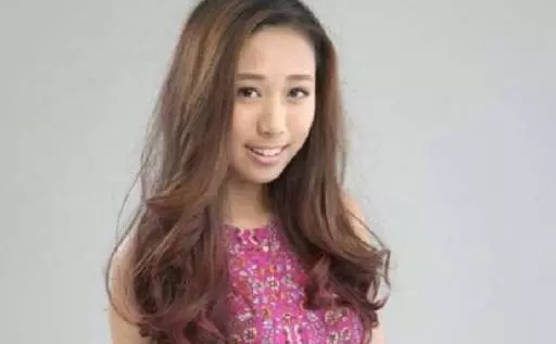 李麗珍女兒20歲了,五官笑容像爸爸,但身姿妙曼繼承了媽媽好基因