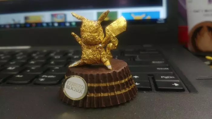 台灣藝術家用金莎折「黃金十二宮」紅遍國際 外網驚艷:什麼都能做