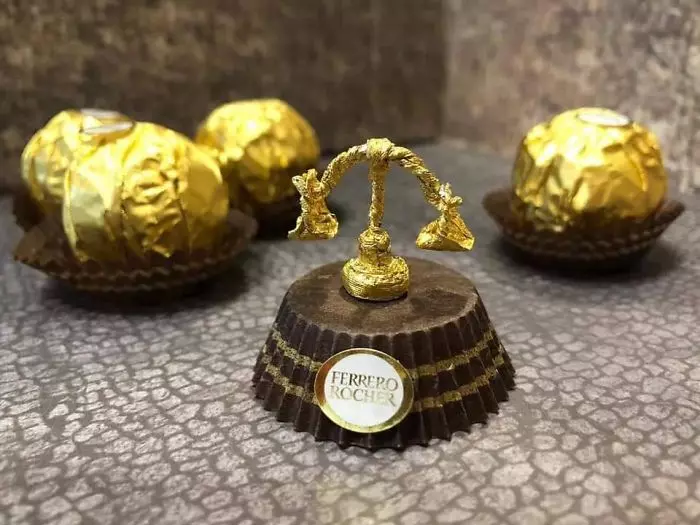 台灣藝術家用金莎折「黃金十二宮」紅遍國際 外網驚艷:什麼都能做