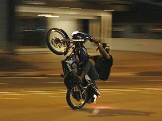 警方昨日深夜埋伏,暗中收集罪證後,展開大逮捕行動