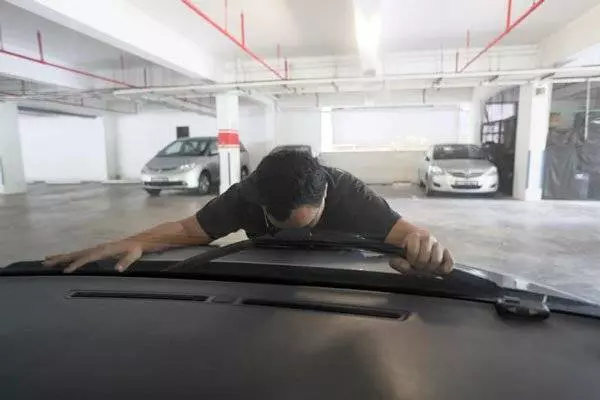 不滿車資爭執 德士阿叔撞乘客3次