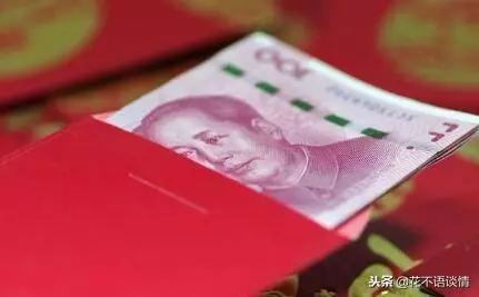 老婆生下孩子後,三天兩頭回娘家,男子悄悄跟著去,紅了眼眶