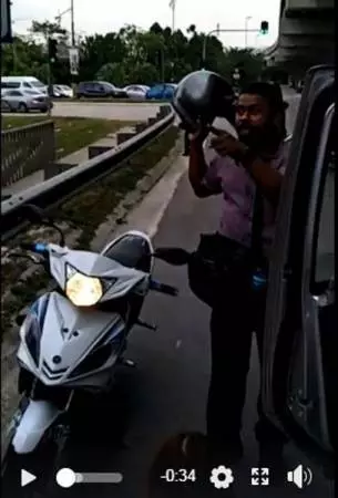 【全馬瘋轉】新山車禍 印裔拿鋼盔攻ji華裔男子,快看~網友爆出他身份 竟是這家公司的員工