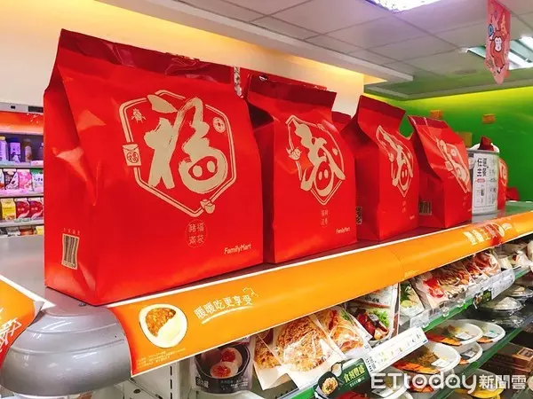 史上最衰!她跑遍超商買福袋「16包全都一樣」 其他人加碼曝「福袋內紅包更想哭」網全笑翻