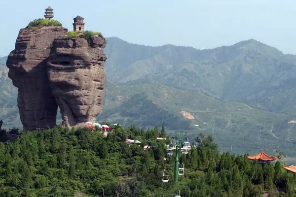 誰蓋的? 神秘「雙塔山」成千年之謎 乾隆登雲梯上塔當晚就被託夢