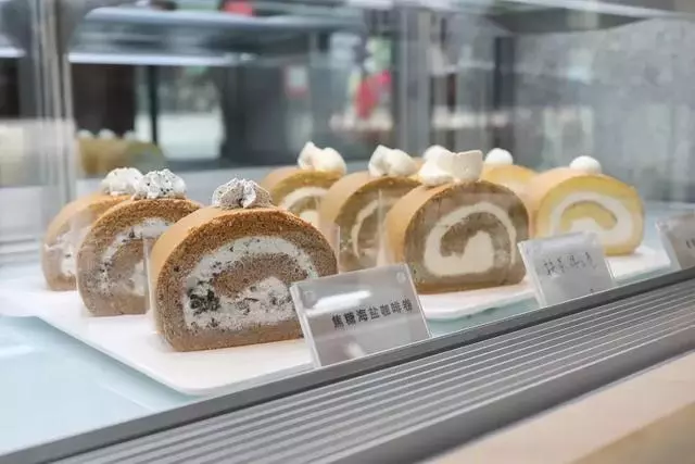 法國來的草莓甜品,看起來真的很美味~
