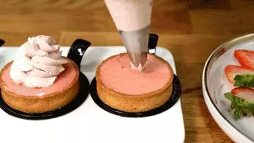 法國來的草莓甜品,看起來真的很美味~