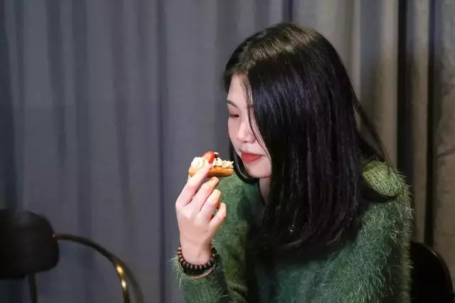 法國來的草莓甜品,看起來真的很美味~