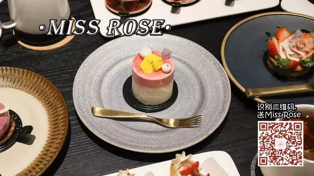 法國來的草莓甜品,看起來真的很美味~