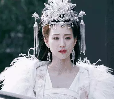 36歲的她是「彭于晏女神」,「生吃蜈蚣+跌倒」依舊笑得漂亮,成功撩到彭于晏!