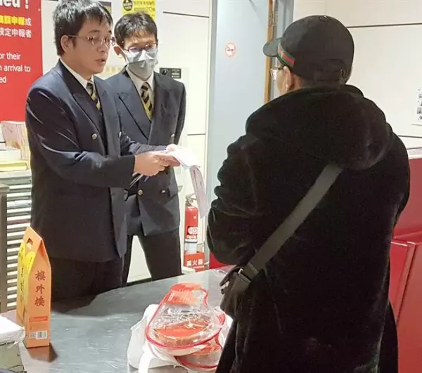 台男帶金華火腿入境被罰20萬,惱羞飆罵海關:「沒人跟我說不能帶!」慘被打臉騙人!