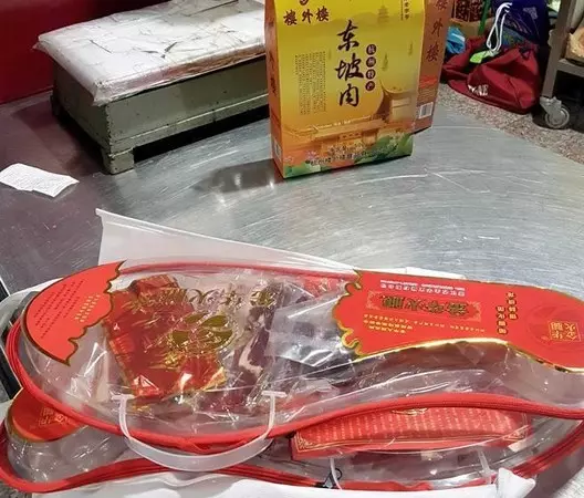 台男帶金華火腿入境被罰20萬,惱羞飆罵海關:「沒人跟我說不能帶!」慘被打臉騙人!
