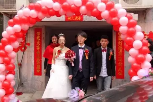 兒媳坐月子,婆婆故意去小姑子家,半年後回家,家沒了
