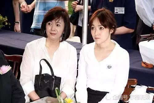 兩次搶走閨蜜老公,同居26年不肯過門,如今又和女婿牽手逛街