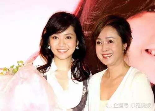 兩次搶走閨蜜老公,同居26年不肯過門,如今又和女婿牽手逛街