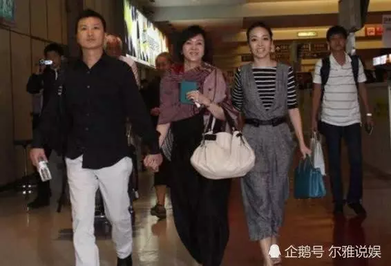 兩次搶走閨蜜老公,同居26年不肯過門,如今又和女婿牽手逛街