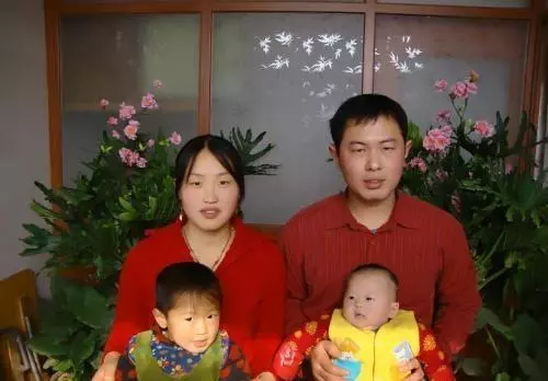 嫂子生二胎,我送5千紅包,母親把我拉到門外說一話,我轉身走人
