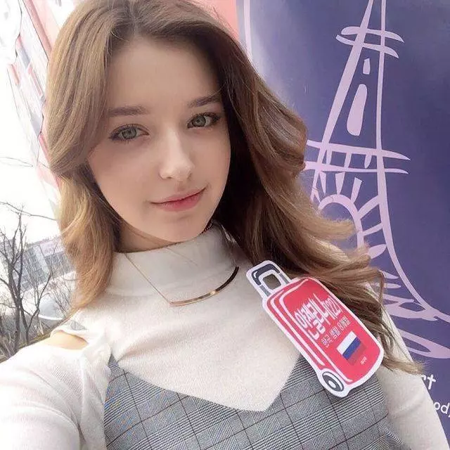 晚上,哥哥加班,就我和嫂子在家,嫂子穿著清涼,含情脈脈告訴我她要生孩子需要我幫忙!