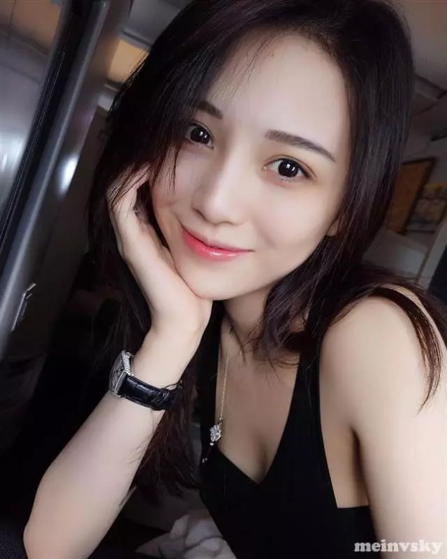 晚上,哥哥加班,就我和嫂子在家,嫂子穿著清涼,含情脈脈告訴我她要生孩子需要我幫忙!