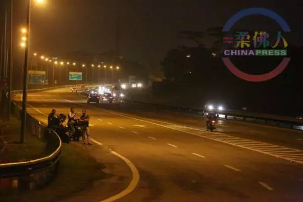 半夜飆摩哆擾民被圍捕 捉41騎士 10人是學生