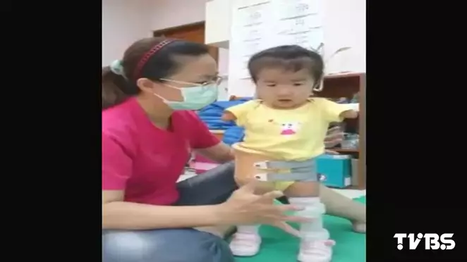 5歲單腳天使笑容催淚!四肢剩左腿「盼上學沒人說奇怪」 「與父相依為命」賣米線淚謝暖心客