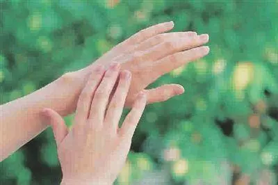 你會經常感覺「手麻」嗎?小心這幾種疾病盯上你