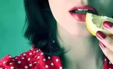 檸 檬 是 女 人 的 寶,可 惜 90% 的 人 都 不 知 道 檸 檬 的 正 確 吃 法