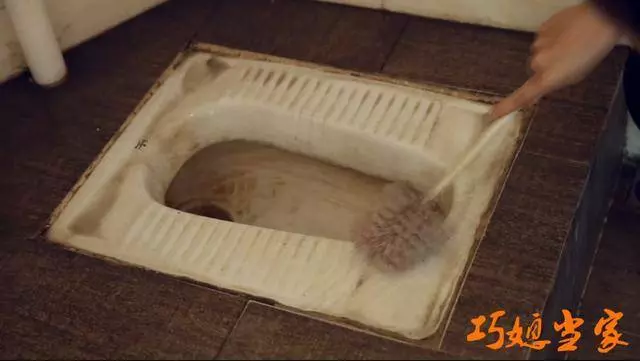 窗戶玻璃非常髒,清潔阿姨教你一招,1年不擦玻璃都能幹凈透亮