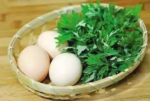 艾姜煮雞蛋,掃淨女性體內「寒性垃圾」80歲奶奶留下的妙方!