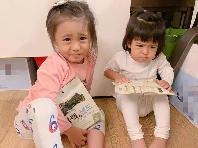 賈靜雯大女兒曬自己十年前後對比照,4歲的梧桐妹和咘咘一樣可愛!