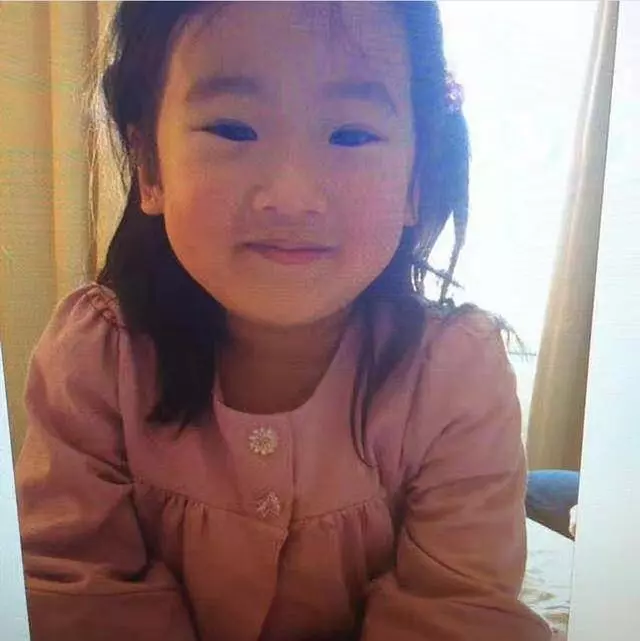 賈靜雯大女兒曬自己十年前後對比照,4歲的梧桐妹和咘咘一樣可愛!