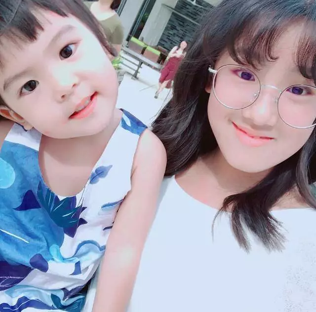 賈靜雯大女兒曬自己十年前後對比照,4歲的梧桐妹和咘咘一樣可愛!