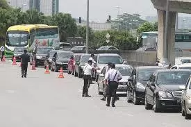 1月22日起,駕駛時有這6種行為,不僅被罰300令吉,還可能直接被控上法庭!