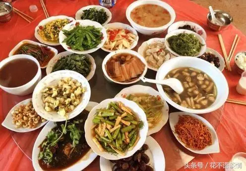 女兒離婚後回娘家,母親說沒吃的,聞到一陣香味,她紅了眼眶