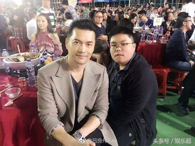 62歲呂良偉與67歲鄭則仕近照對比,網友感慨:兩人妻子差距太大~
