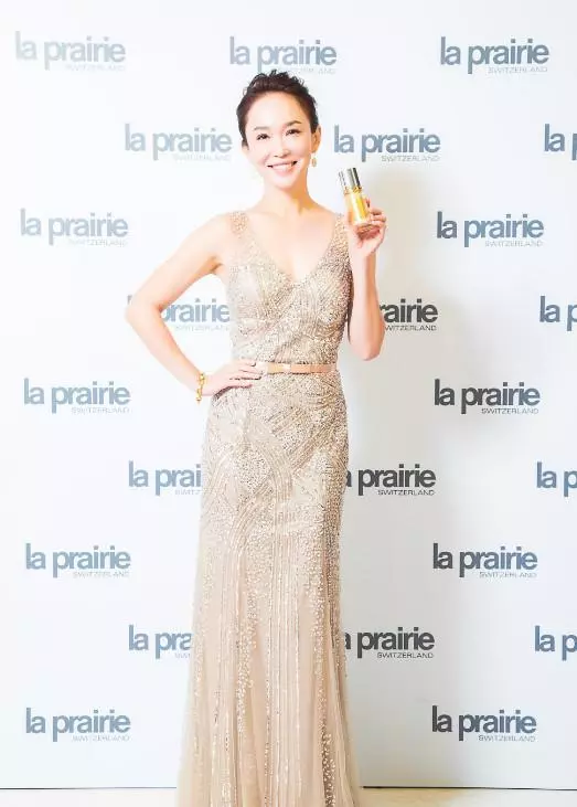 她是新加坡國寶級美女,和李銘順結婚七年自爆拼二胎,沒想到如今47歲居然長成這樣!網友:這真的太不科學了