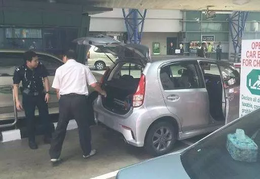 39歲女商人過兀蘭關卡被捕,並罰款3萬令吉,只因她拿的這個袋子!