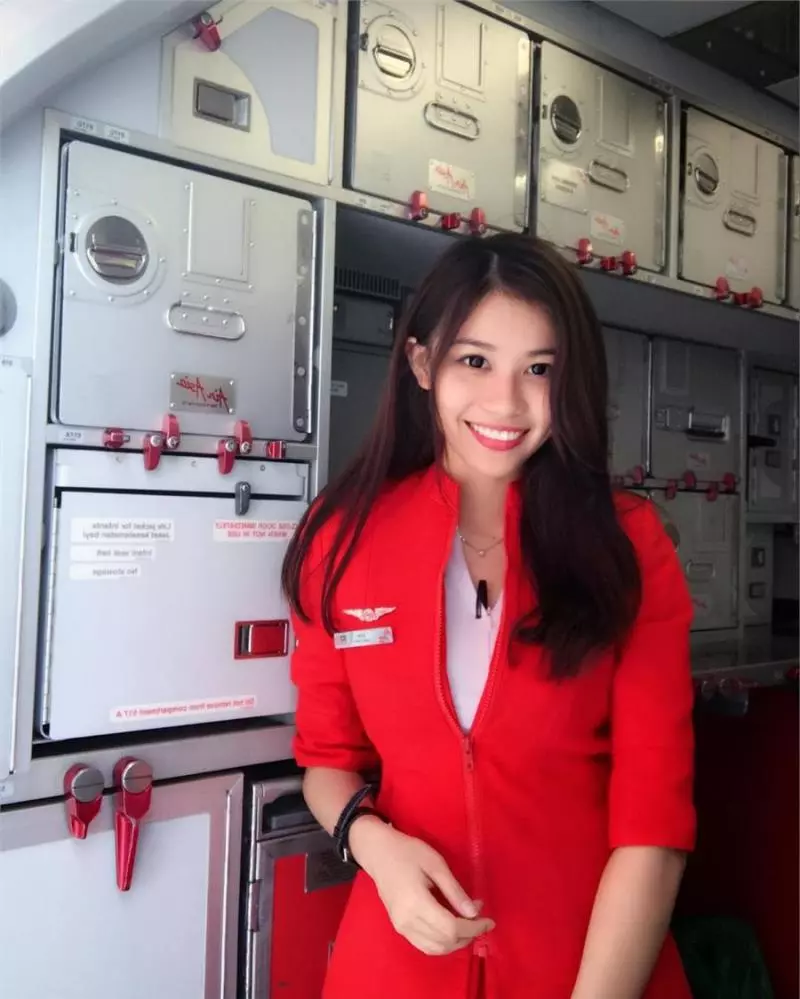 【最新流出】Airasia本土7位空姐私密照外流,我傻眼!原來每一位都好大包米!
