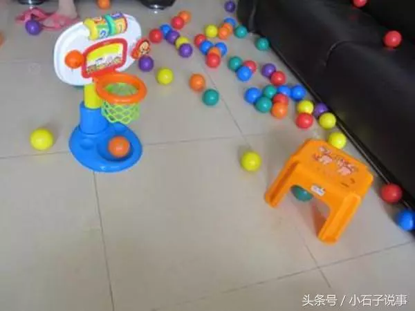 我為他三年生倆,二寶生病了我找到他竟然在歌廳,大罵我是黃臉婆
