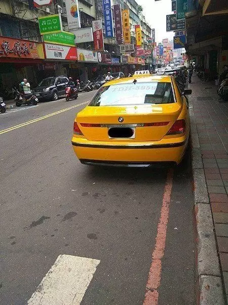開計程車其實超好賺?聽到司機在聊天「這個月賺多少」一聽數字嚇死人:屌打一般上班族